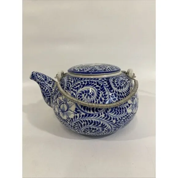 Vintage Japanese Teapot Ceramic Blue & White Handpainted‎ Floral Metal Handles - Picture 5 of 14